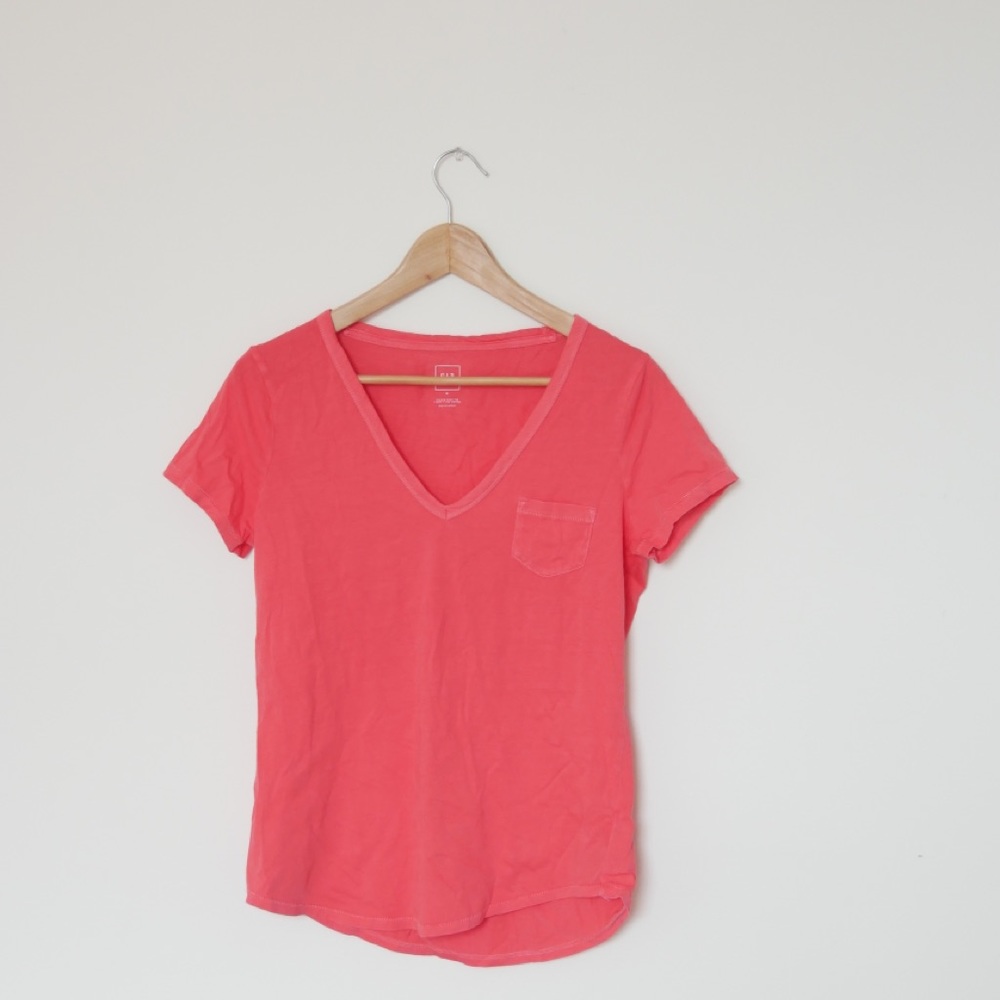 Gap V-neck Tee